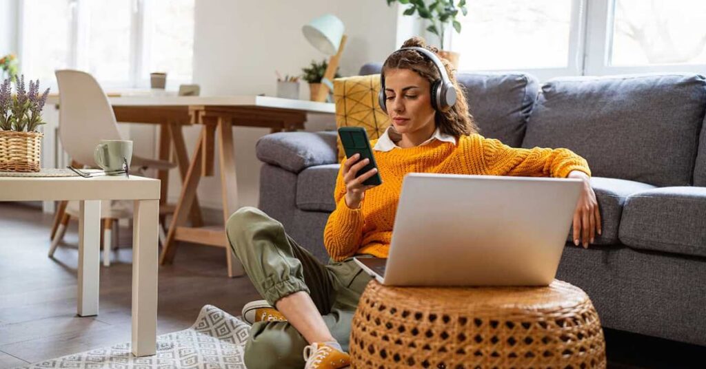 Pioneering Remote Work: Discover the benefits and challenges of remote work and how it has become a permanent part of professional life.