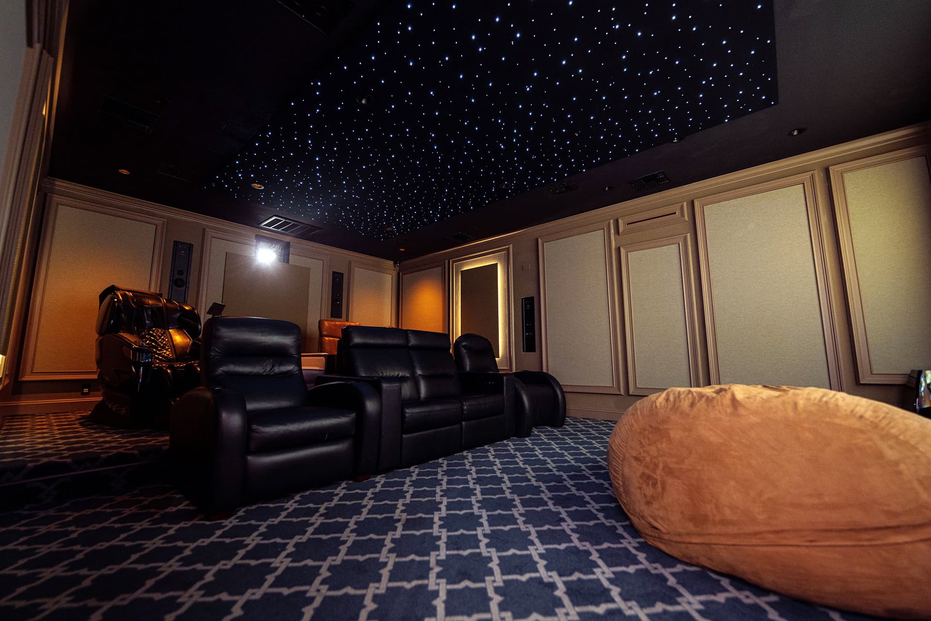 Daisy Orlando Home Theater 25